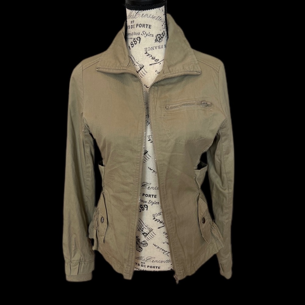 Therapy medium utility jacket in khaki green, lightly worn